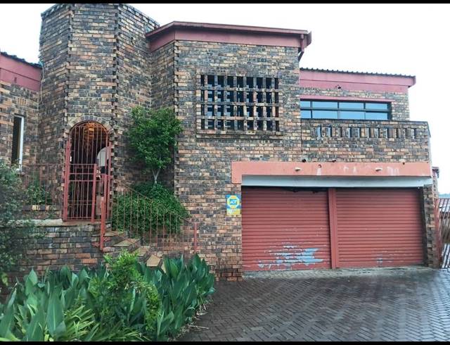 7 BEDROOM HOUSE FOR SALE IN FLEURHOF